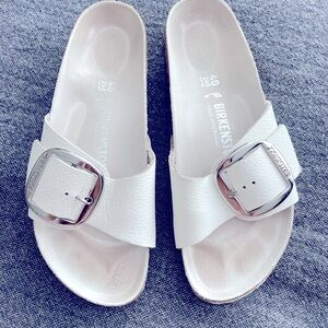 White Leather Sandal in good condition!